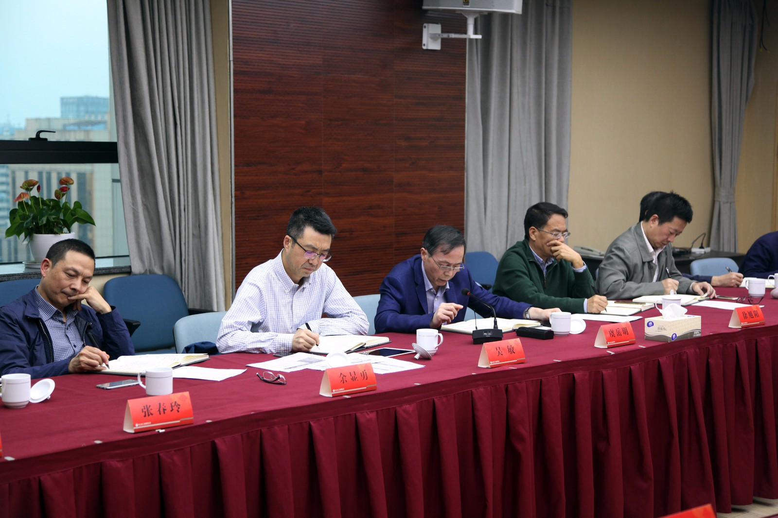 1509517405199964.jpg 領(lǐng)導(dǎo)班子.jpg