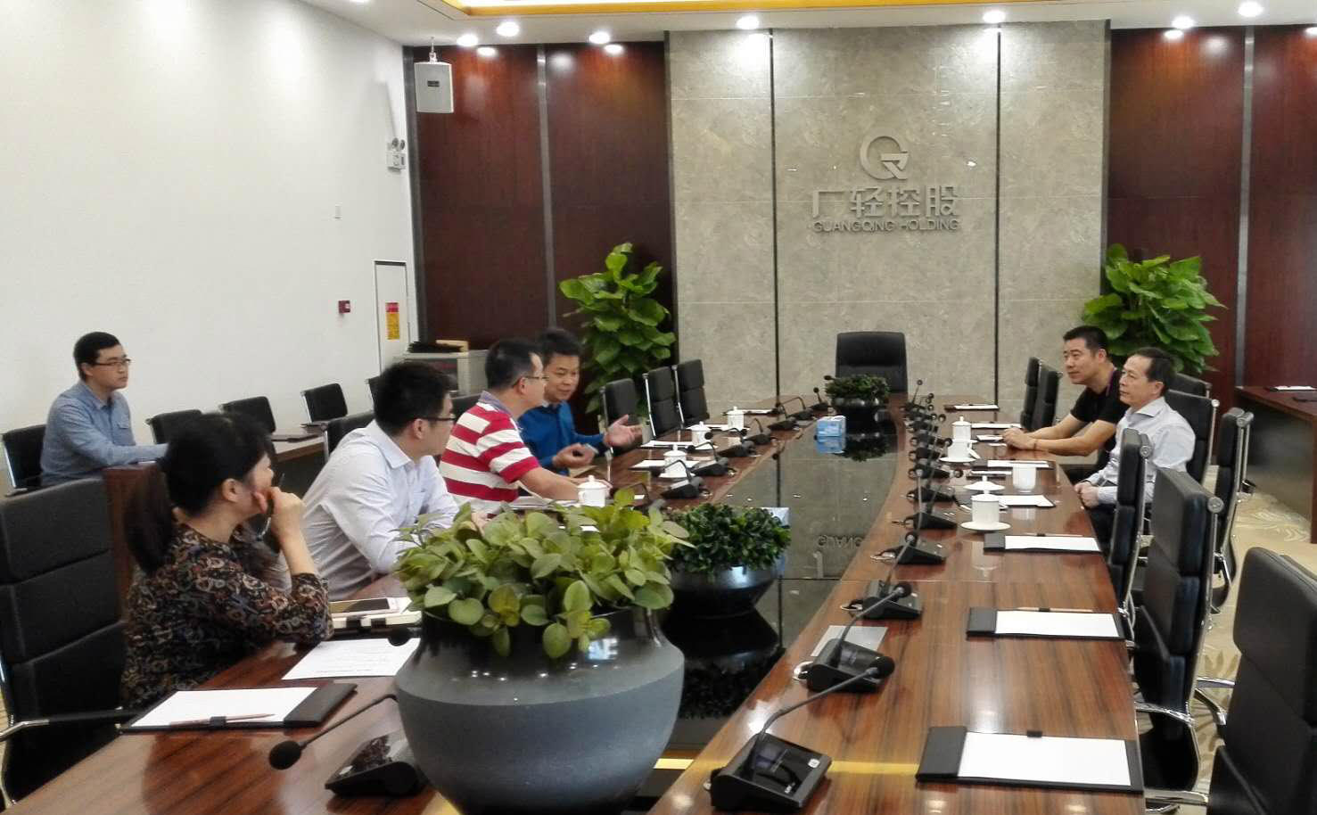 1509936435360524.jpg 虞總與廣輕控股集團(tuán)座談交流.jpg