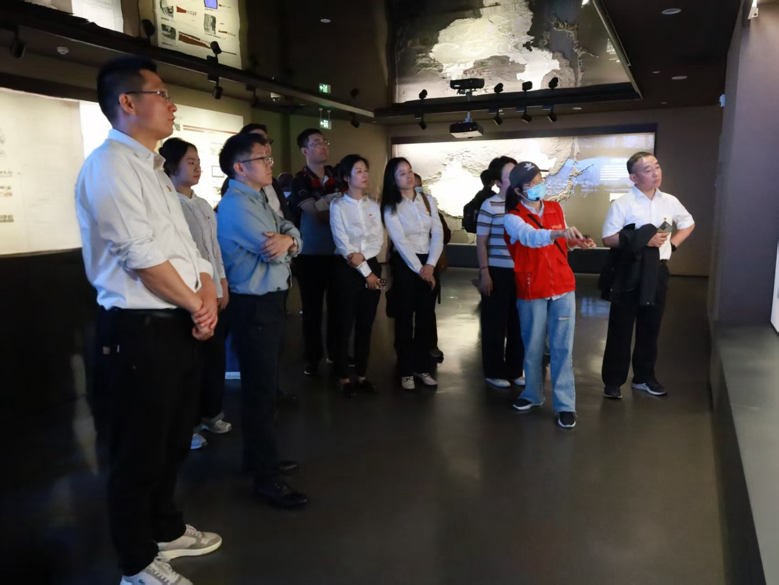 1744591805695736.jpg 參觀現(xiàn)場.jpg