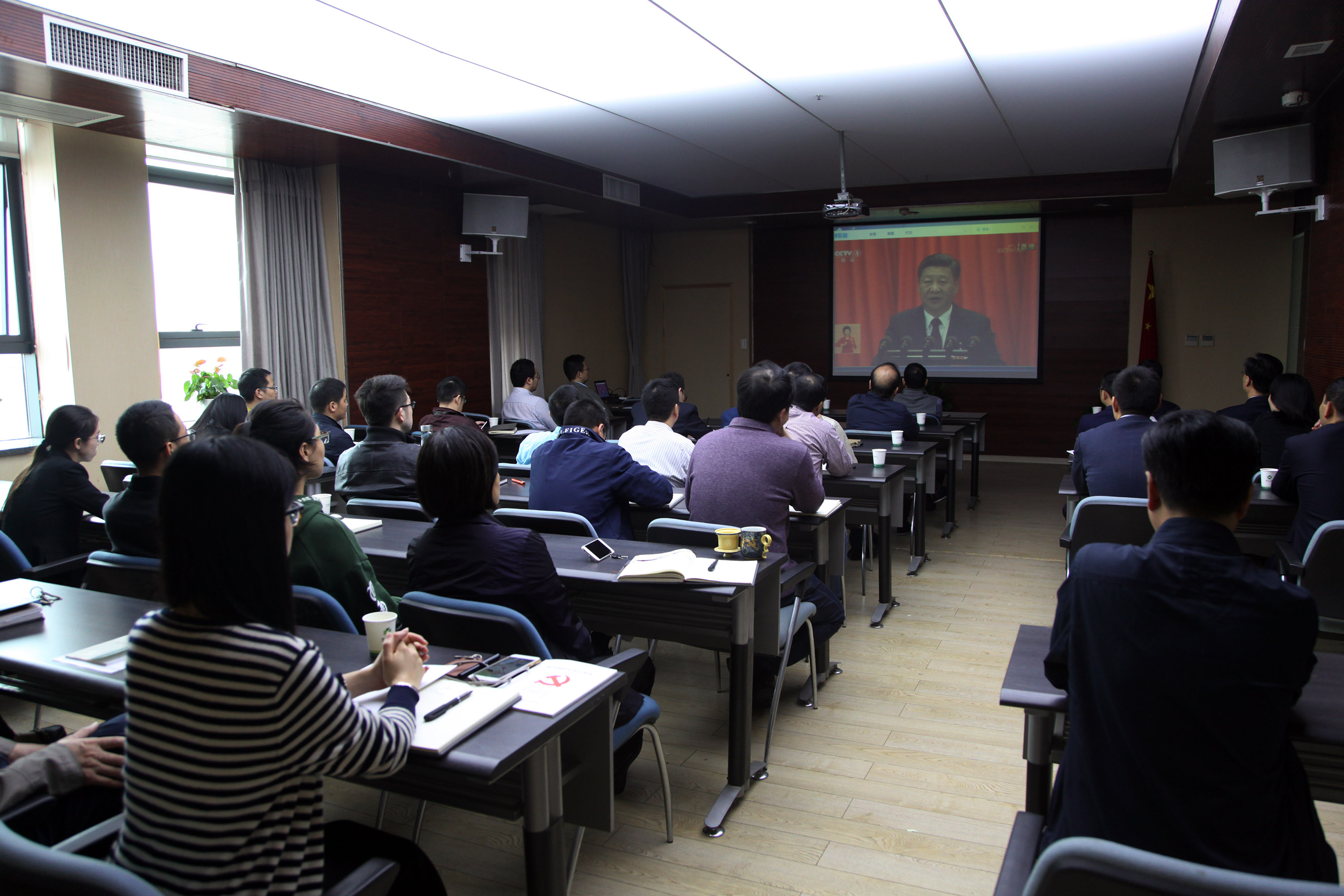 集團公司黨員群眾集中收看黨的十九大開幕式