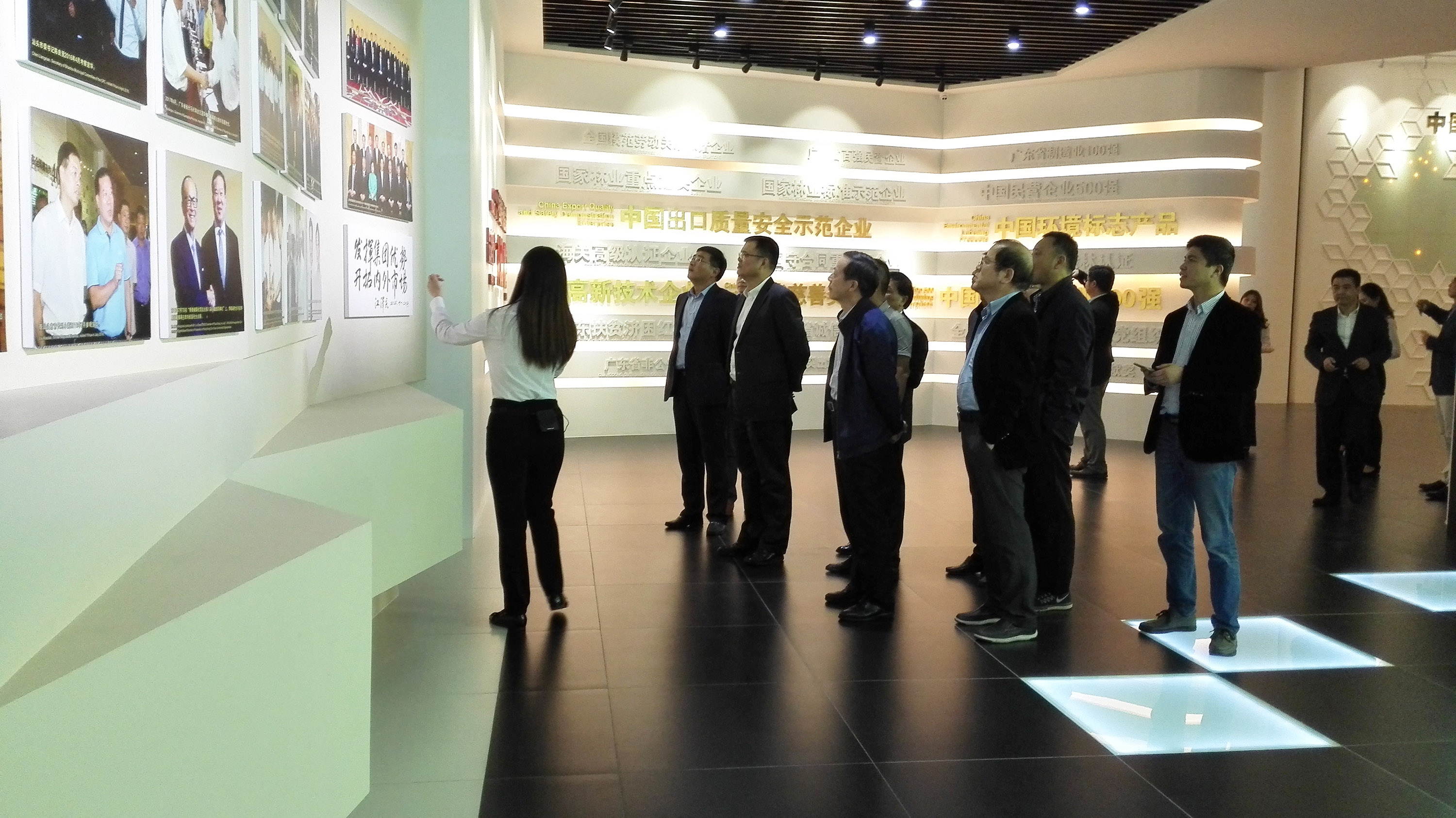 集團公司黨委書記、總經(jīng)理虞岳明一行赴宜華集團洽談合作