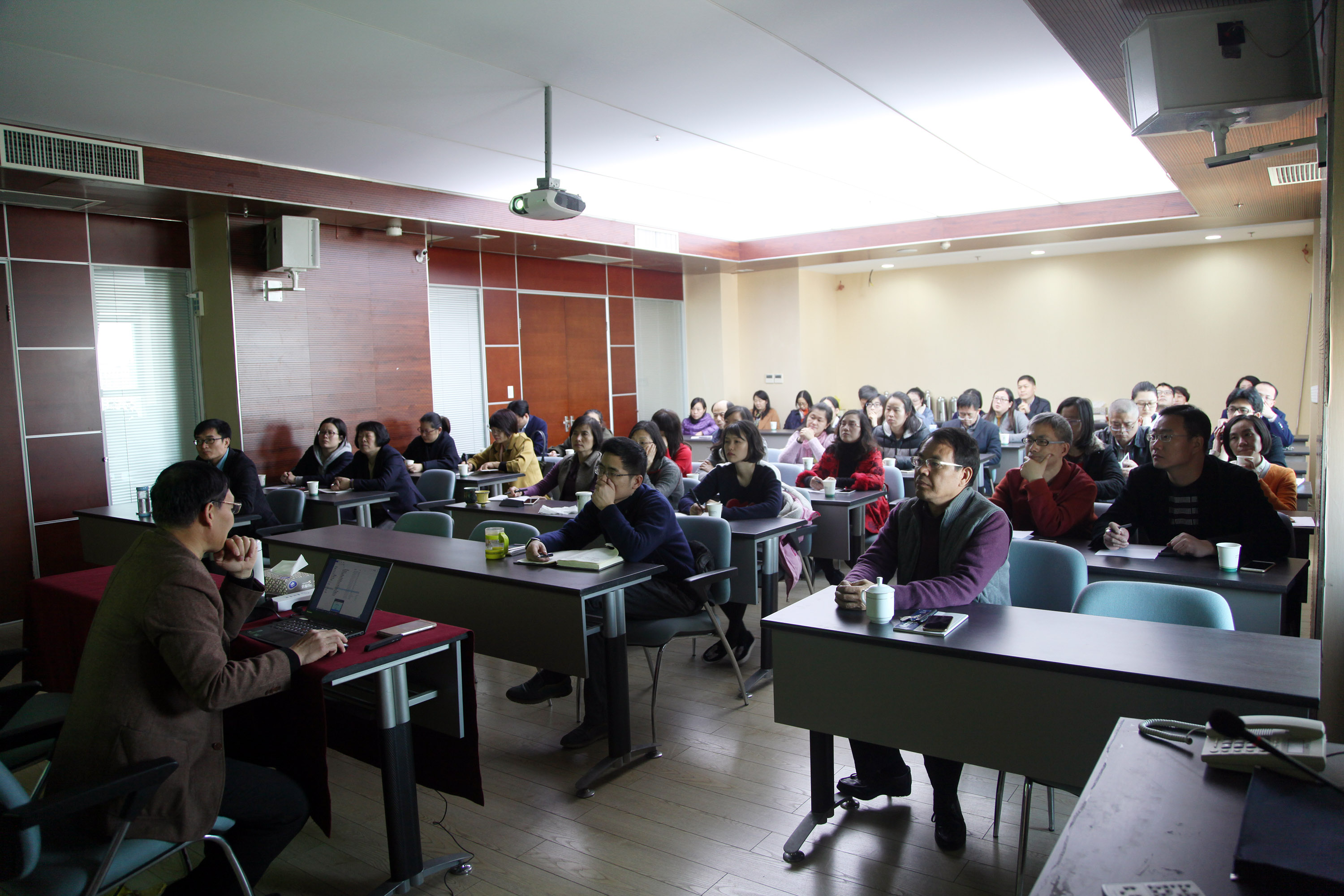 提升財務(wù)專業(yè)技能，助力“雙輪驅(qū)動”戰(zhàn)略——集團公司舉辦財務(wù)培訓(xùn)會議