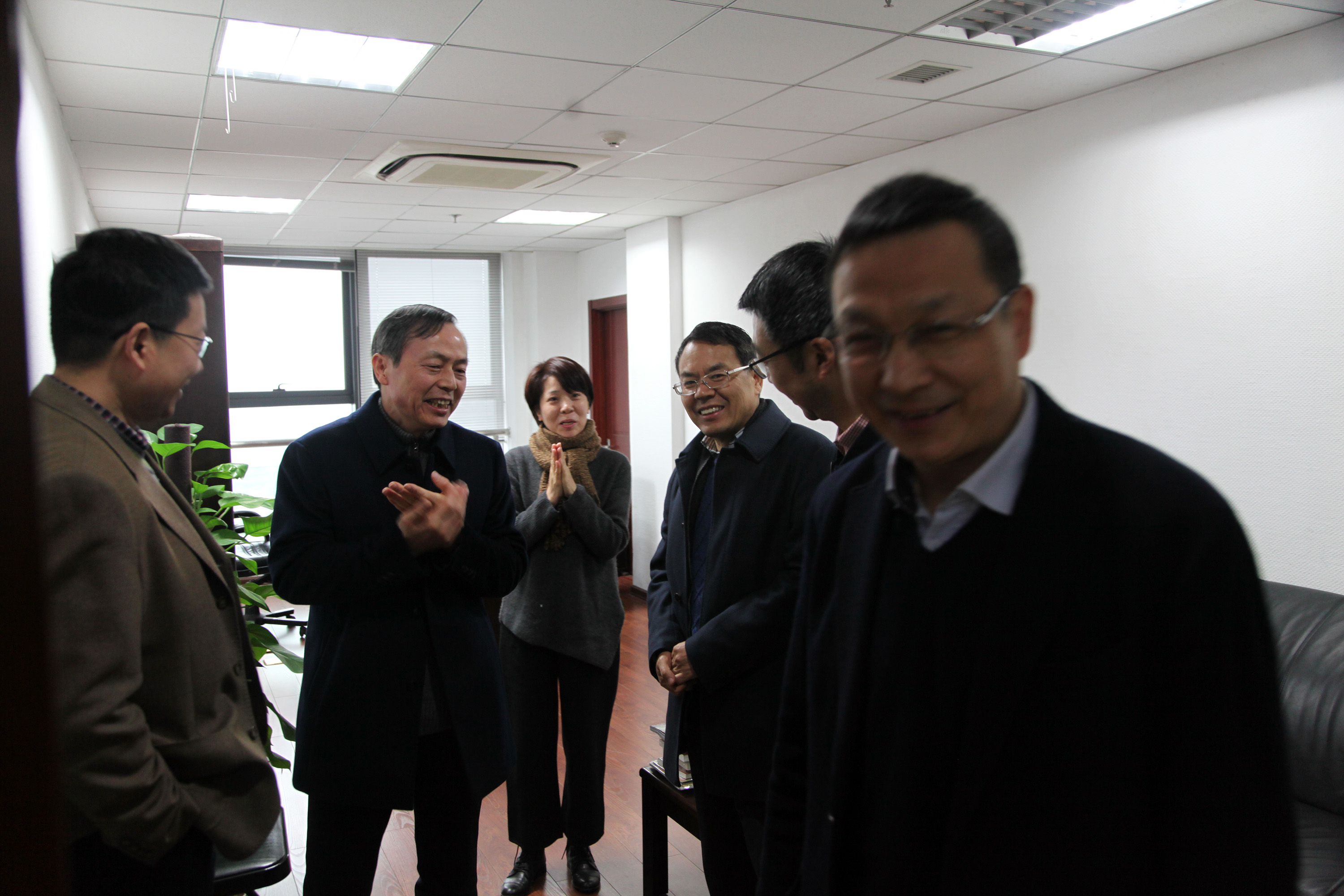 集團(tuán)公司領(lǐng)導(dǎo)新年上班第一天走訪慰問干部員工