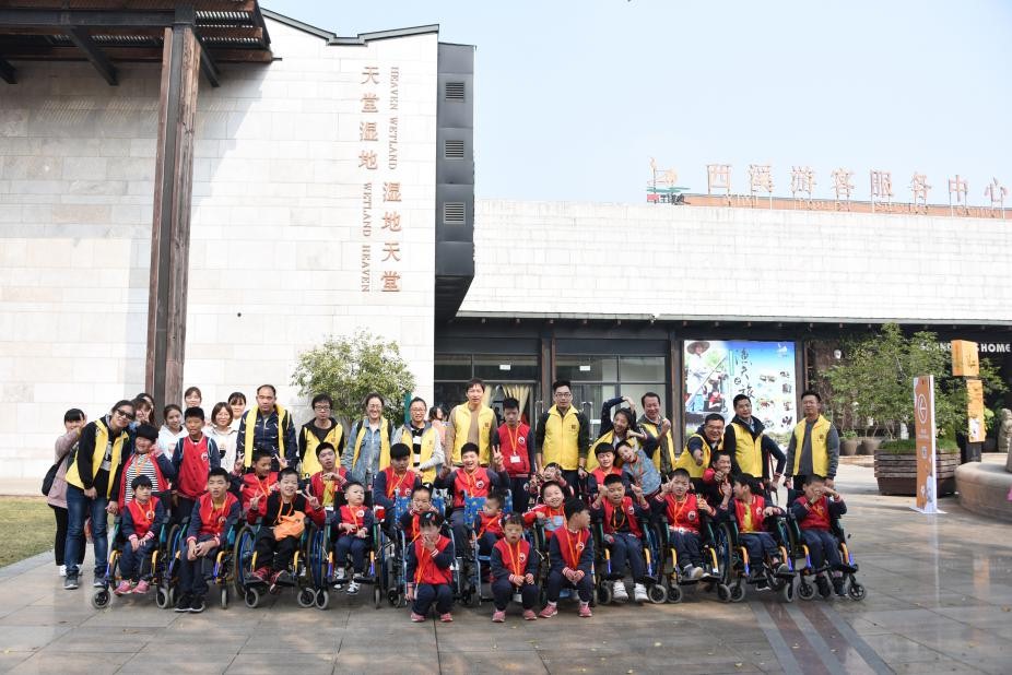 藝創(chuàng)公司走進(jìn)杭州兒童福利院志愿者活動