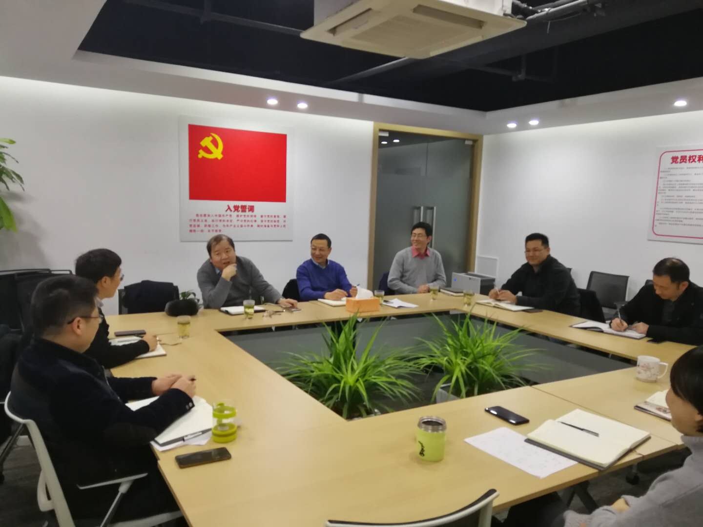 集團公司副總經(jīng)理余顯勇一行赴商業(yè)公司調(diào)研