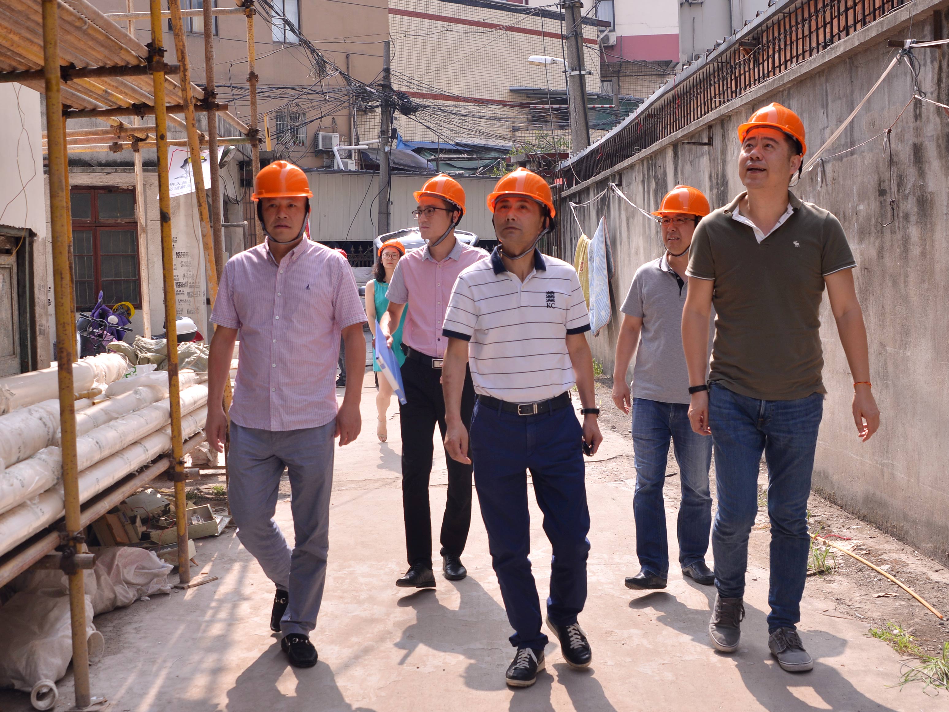 集團(tuán)公司副總經(jīng)理蔡玉林赴工藝品公司開展安全檢查及高溫慰問(wèn)