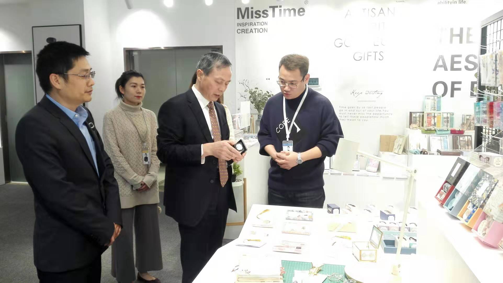 集團(tuán)公司黨委書記、董事長(zhǎng)虞岳明赴拾光藝創(chuàng)調(diào)研