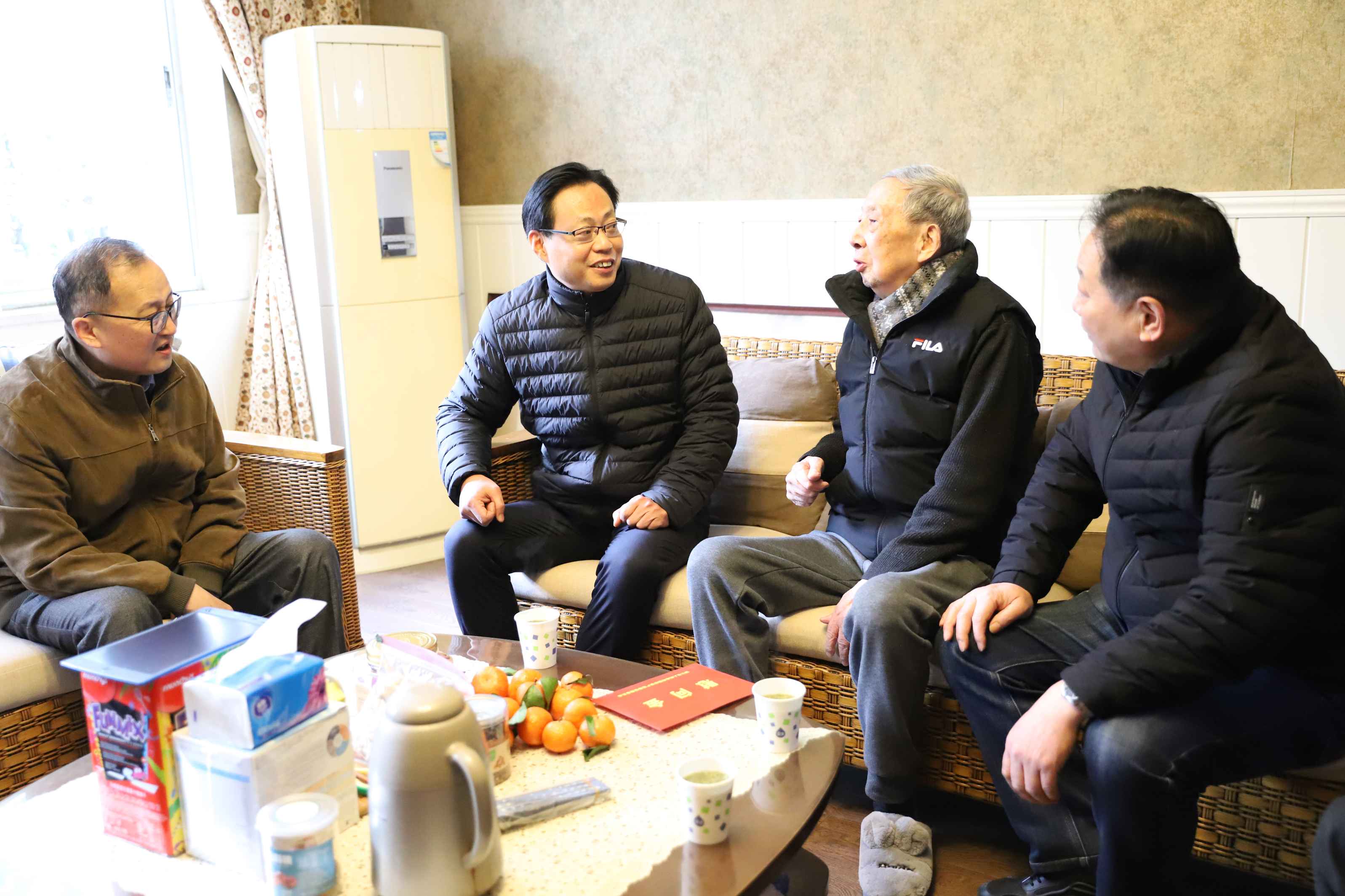 省國(guó)資委黨委委員、副主任劉盛輝到省二輕集團(tuán)開(kāi)展年度黨建工作檢查考核和“三服務(wù)”活動(dòng)