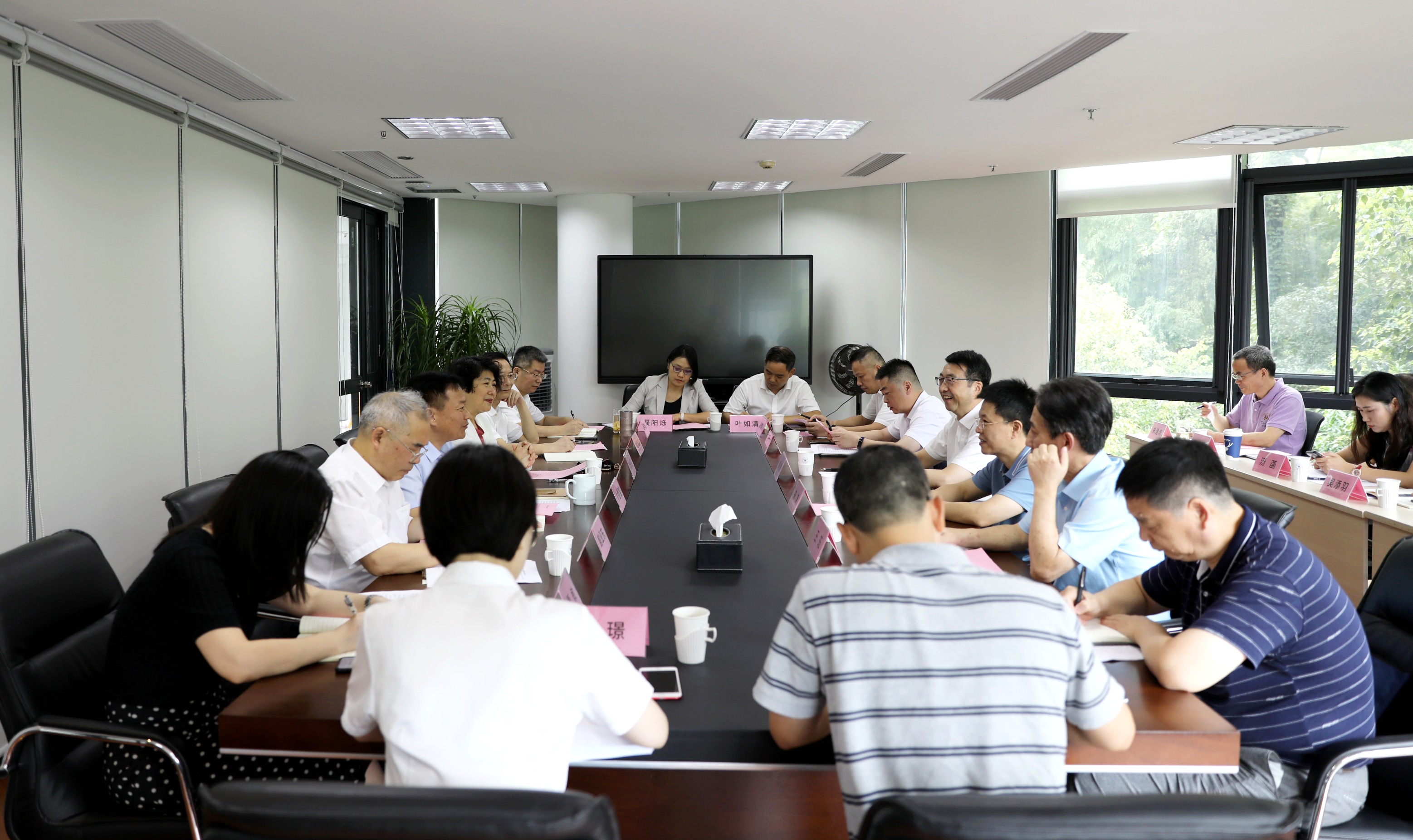 省二輕集團(tuán)與浙大控股集團(tuán)成功舉行戰(zhàn)略合作交流會(huì)