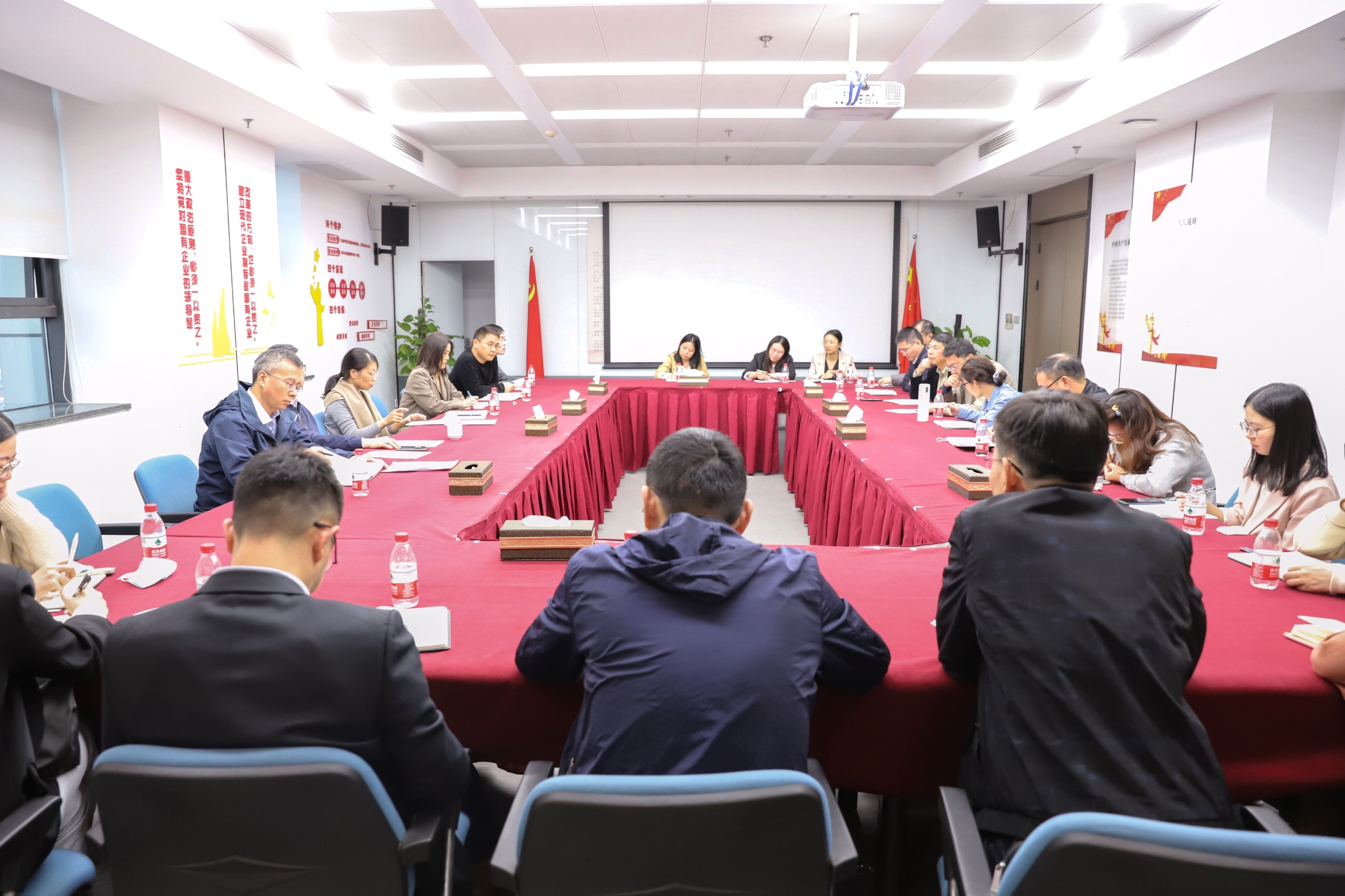 省二輕集團召開法律風(fēng)險防范工作會議 吳敏出席并講話