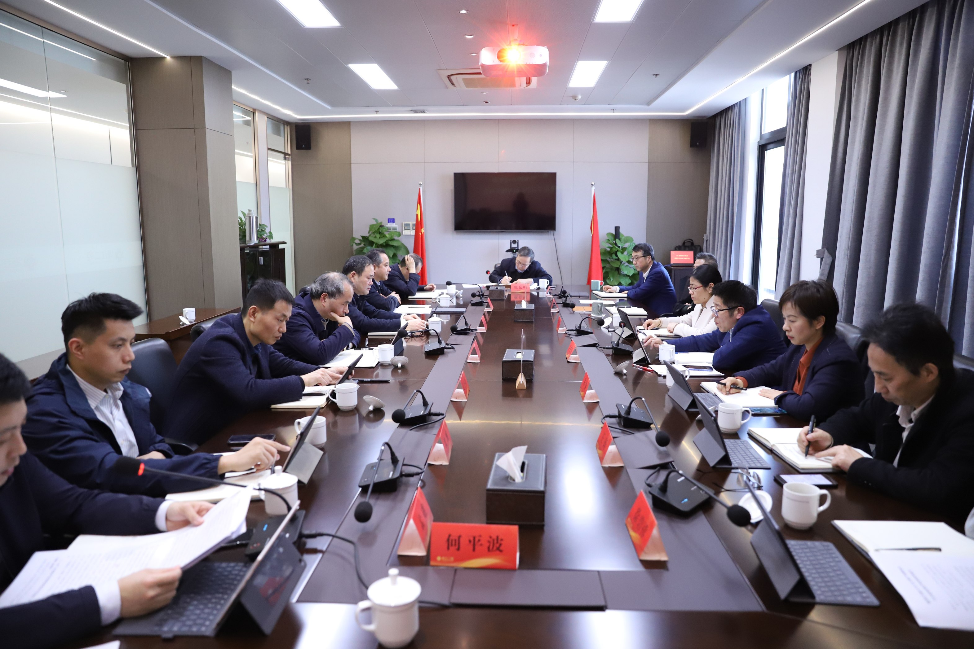 省二輕集團(tuán)召開黨委理論學(xué)習(xí)中心組專題學(xué)習(xí)會