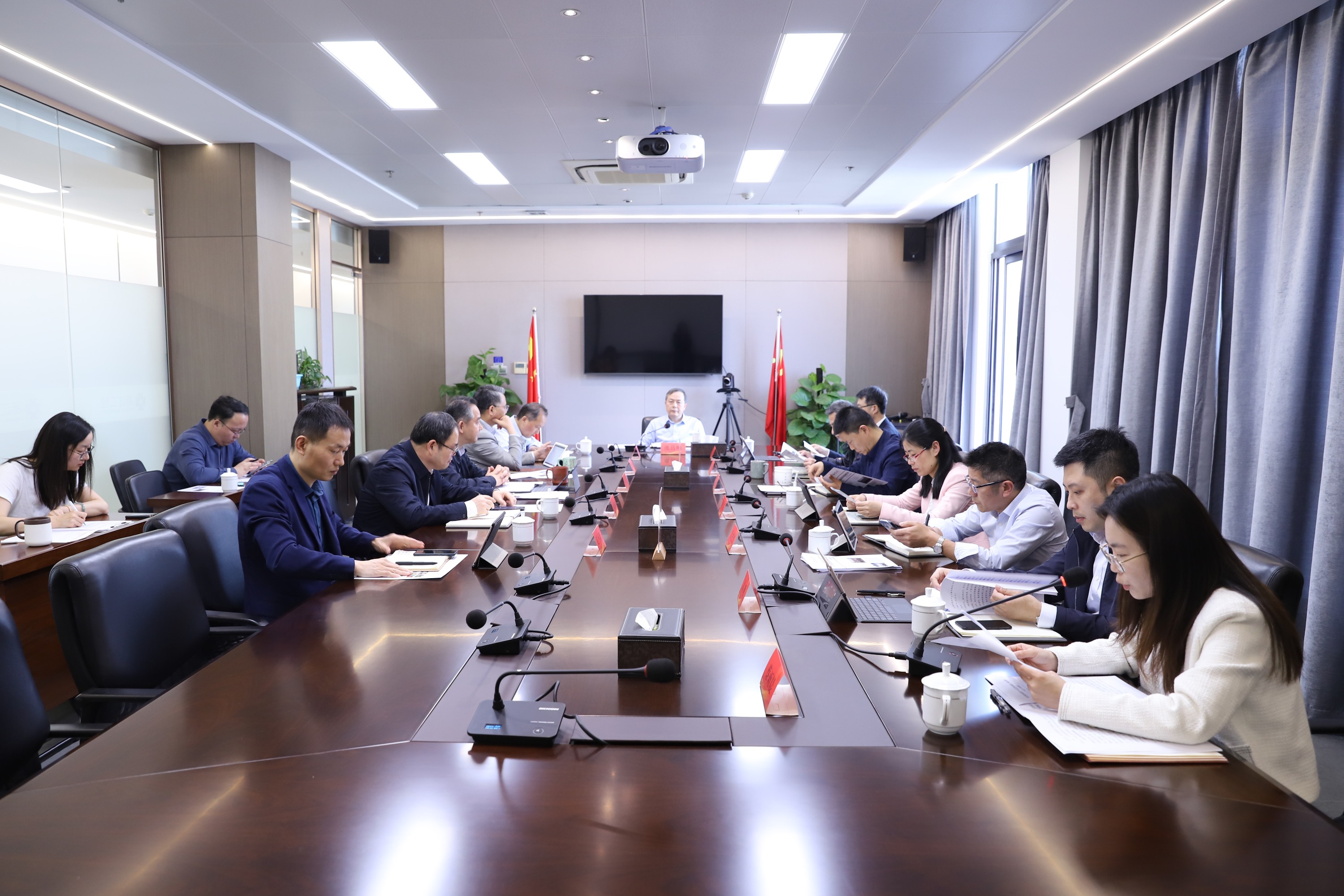 省二輕集團(tuán)召開(kāi)黨委會(huì)議專題學(xué)習(xí)貫徹習(xí)近平總書(shū)記在慶祝中國(guó)共產(chǎn)主義青年團(tuán)成立100周年大會(huì)上的重要講話精神