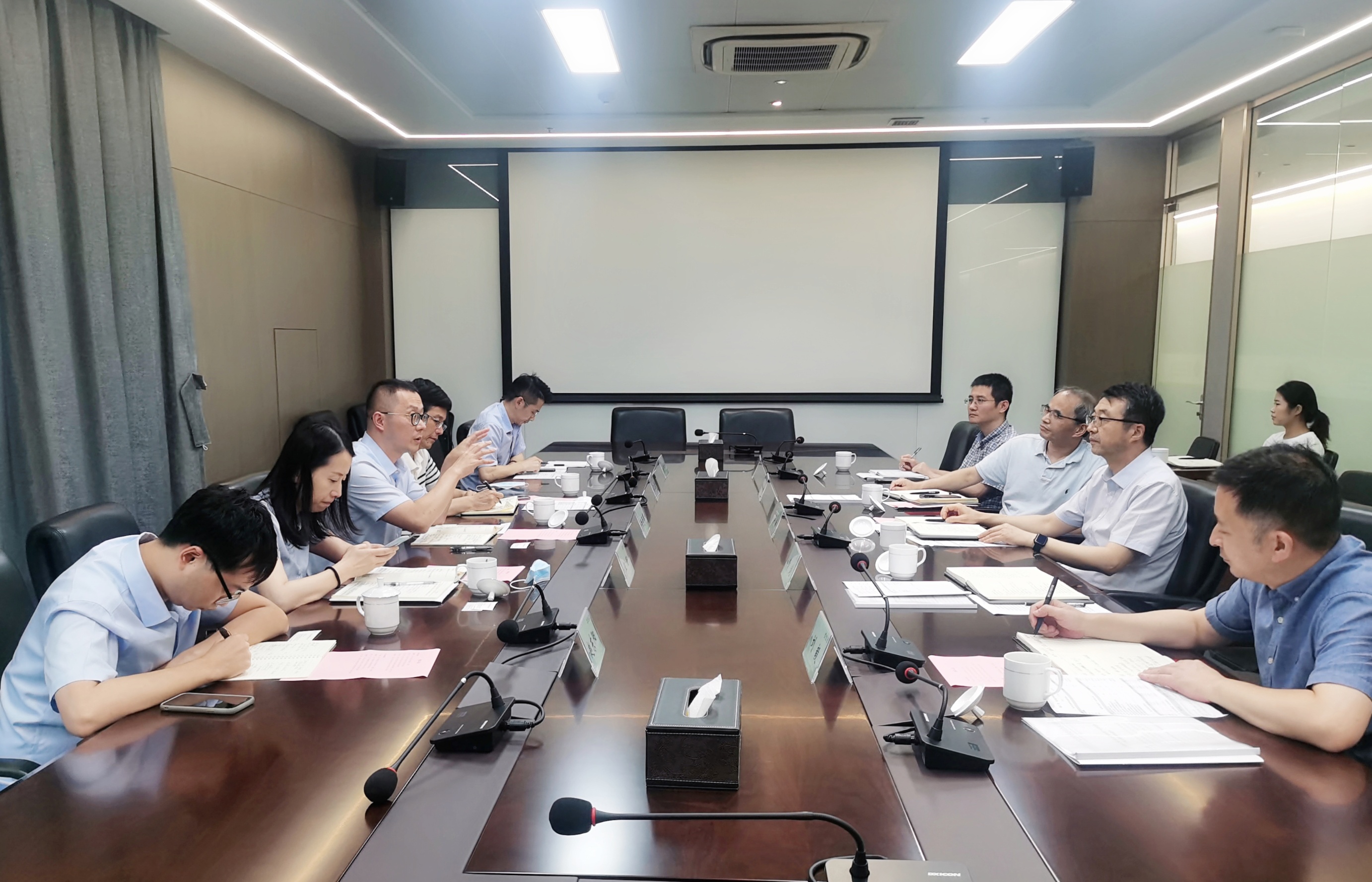 浙江產(chǎn)權(quán)交易所總經(jīng)理?xiàng)钇孳妬硎《p集團(tuán)調(diào)研