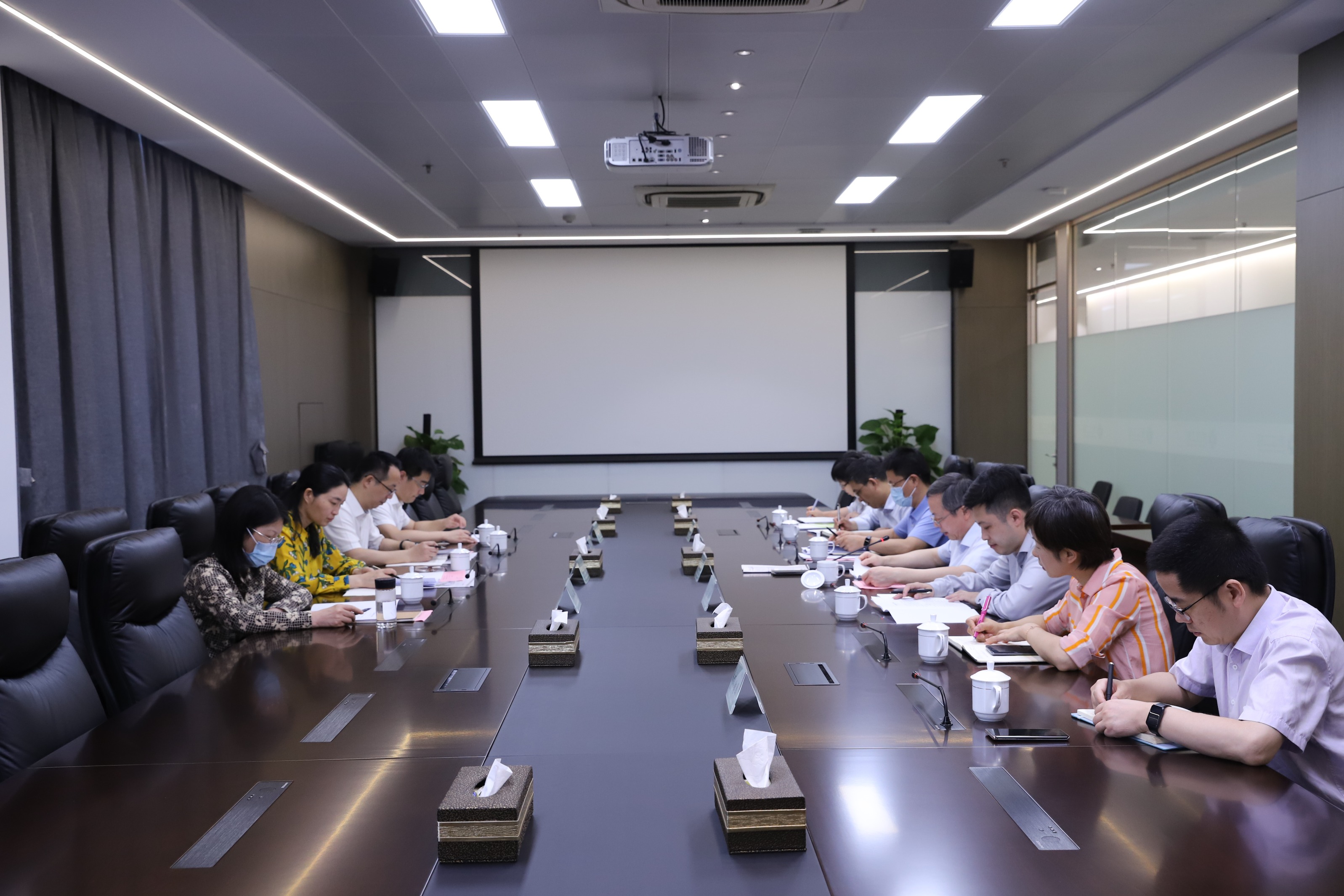 省國資委副主任顧濤一行到省二輕集團調(diào)研指導(dǎo)