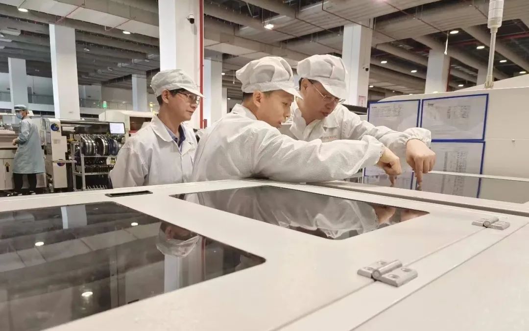 集團(tuán)公司黨委書記、董事長楊勝杰一行赴紫光恒越調(diào)研智能工廠