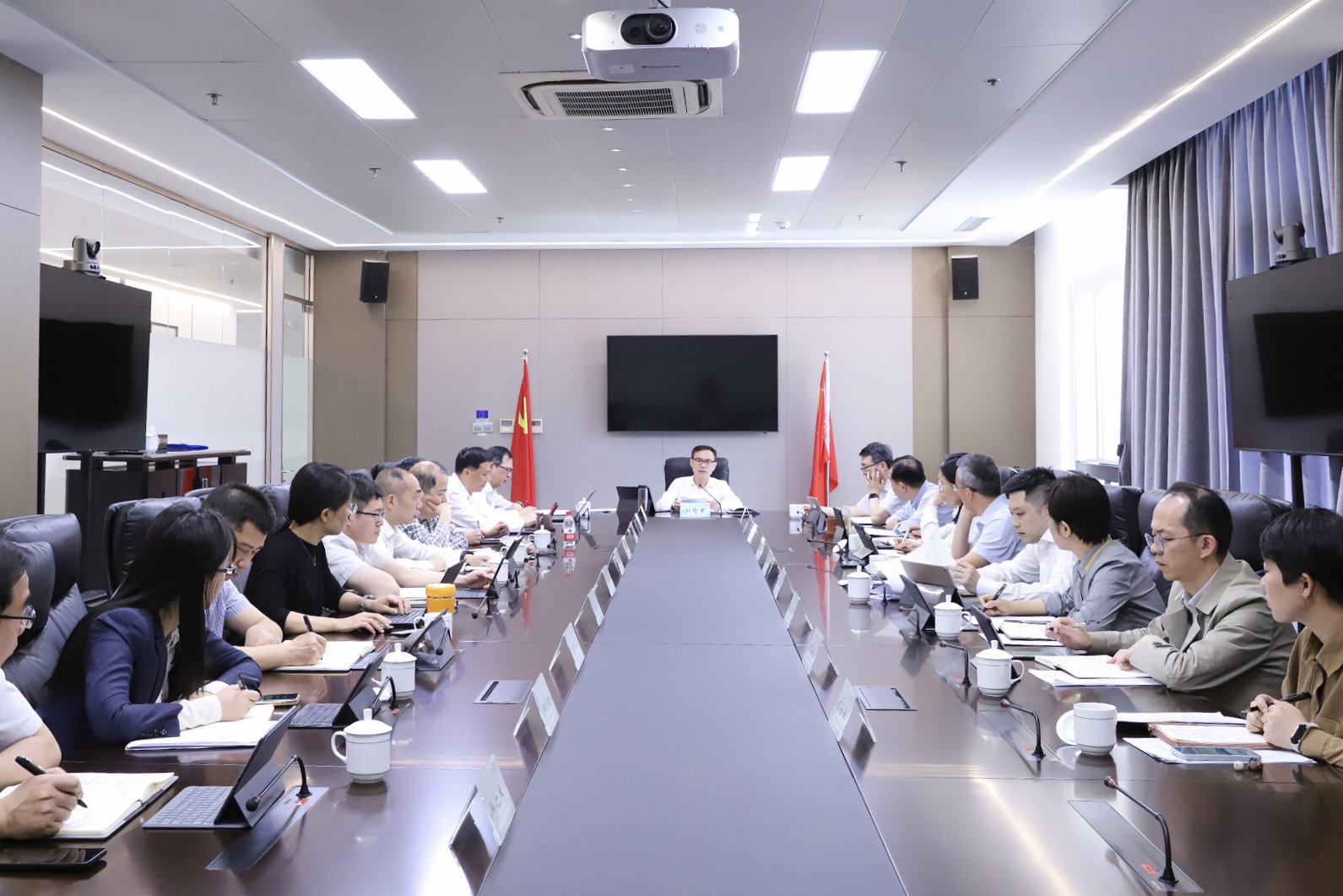 省二輕集團傳達學習習近平總書記有關加強文化遺產(chǎn)保護傳承弘揚中華優(yōu)秀傳統(tǒng)文化的重要論述精神