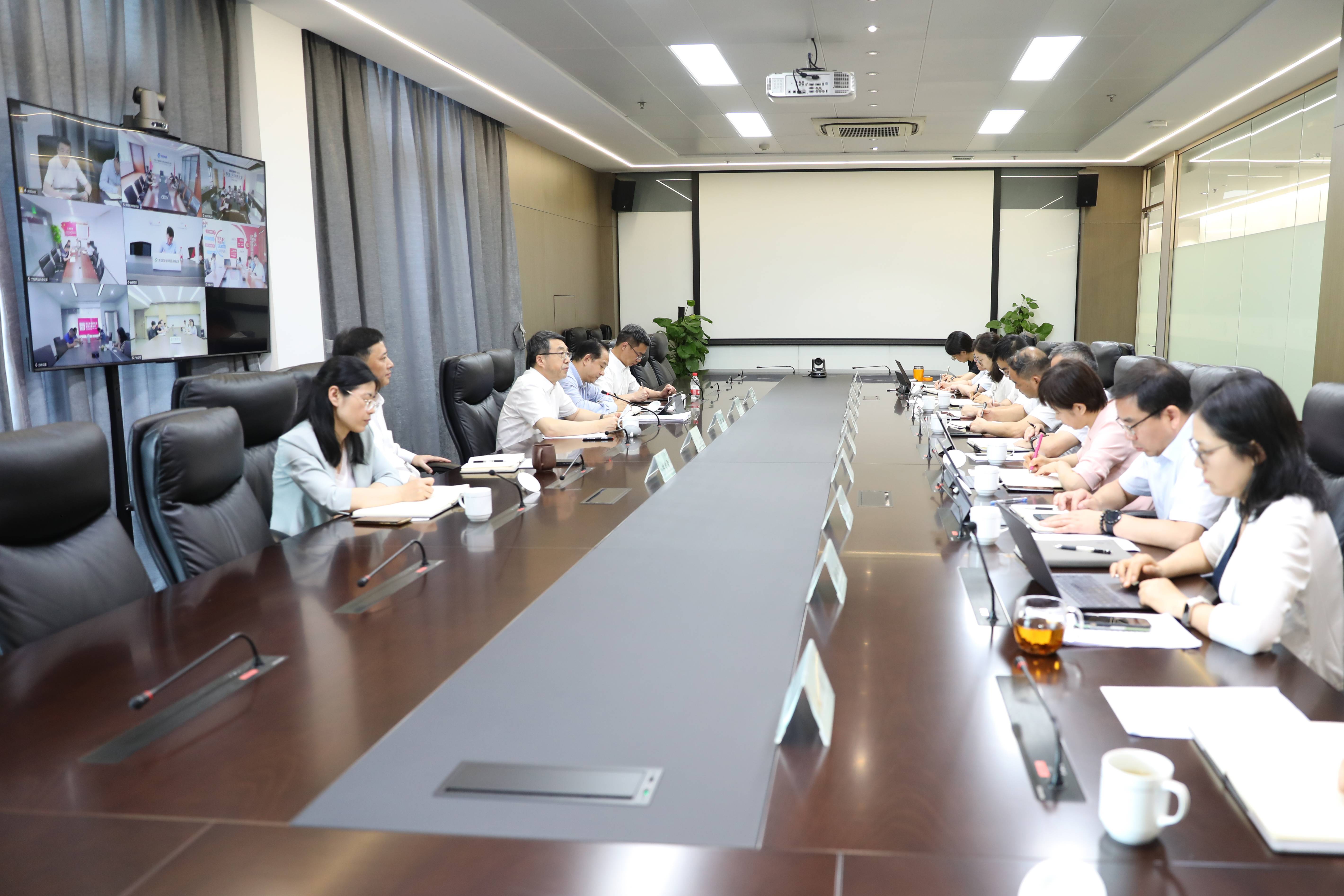 省二輕集團召開5月經(jīng)營形勢分析會